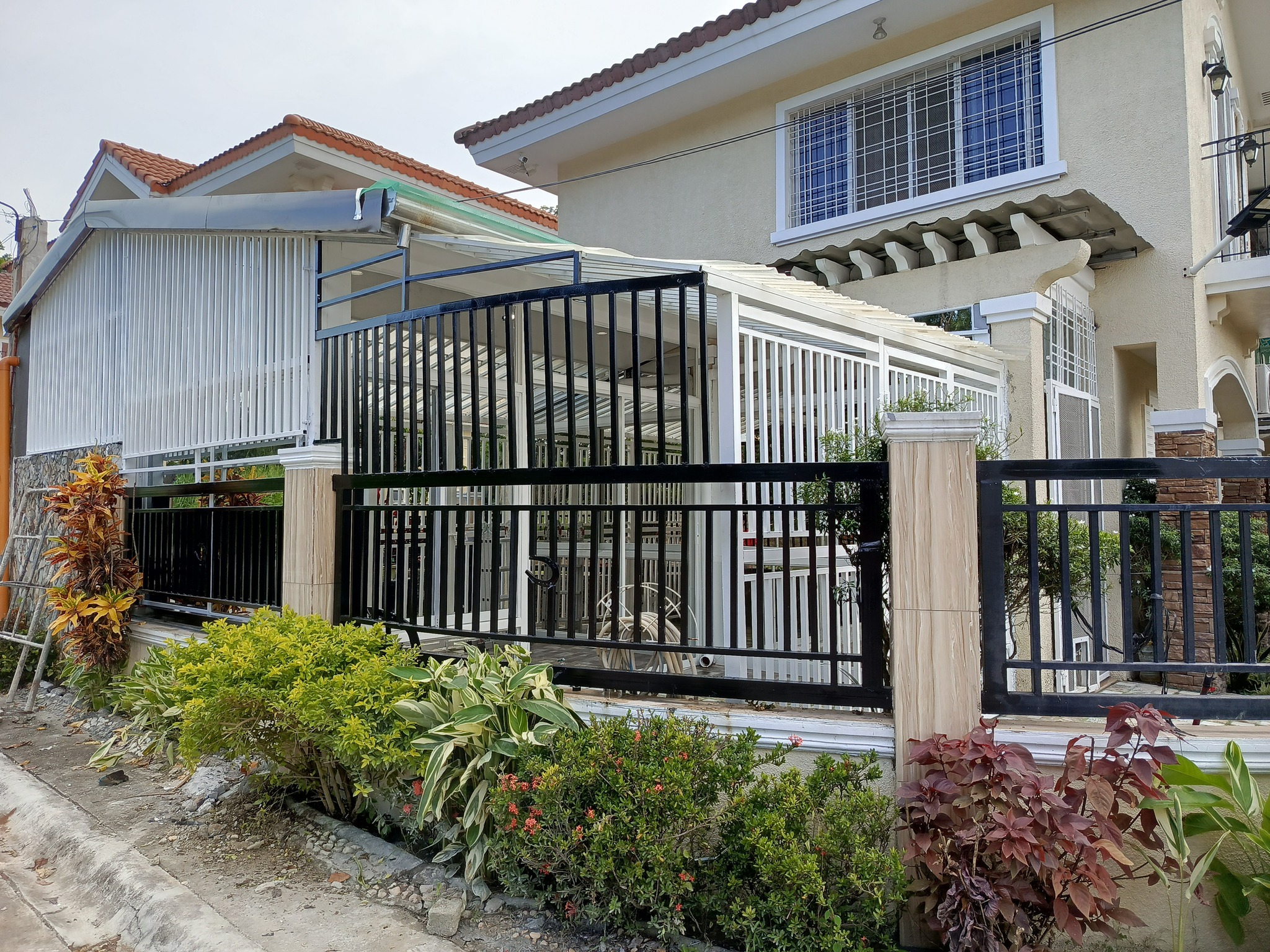 Extension, Renovation, & Metalwork Installation on Sherwood Hills Riva Bella Enclave Photo